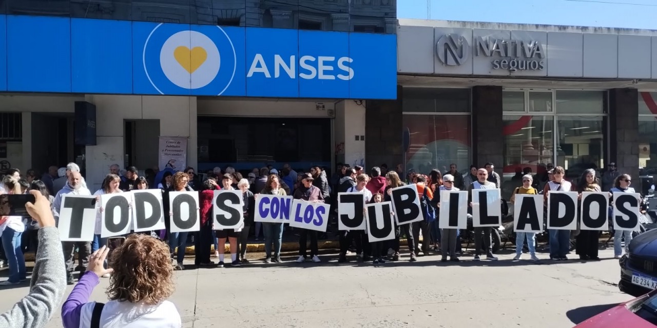 Se realiz el abrazo a la ANSES